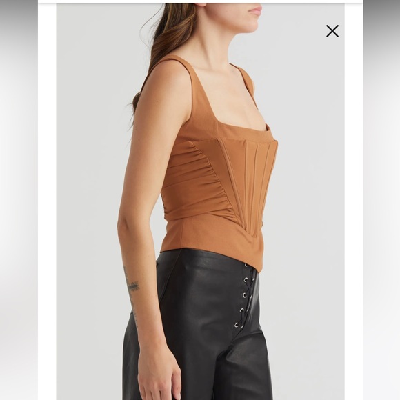 Mistress Rocks. V-Shape Gathered Corset Top - Picture 4 of 6